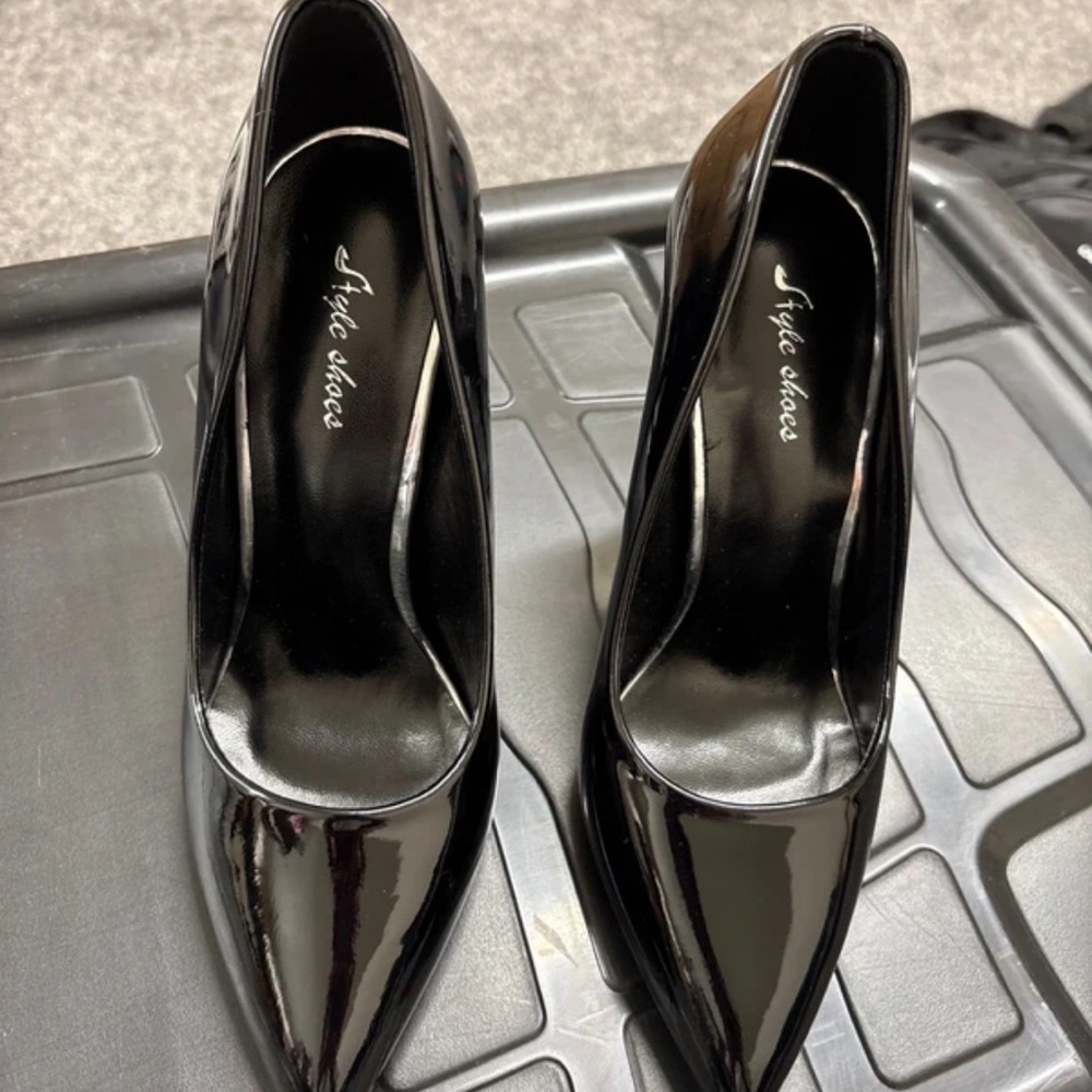 Stylish Black Patent Heels by